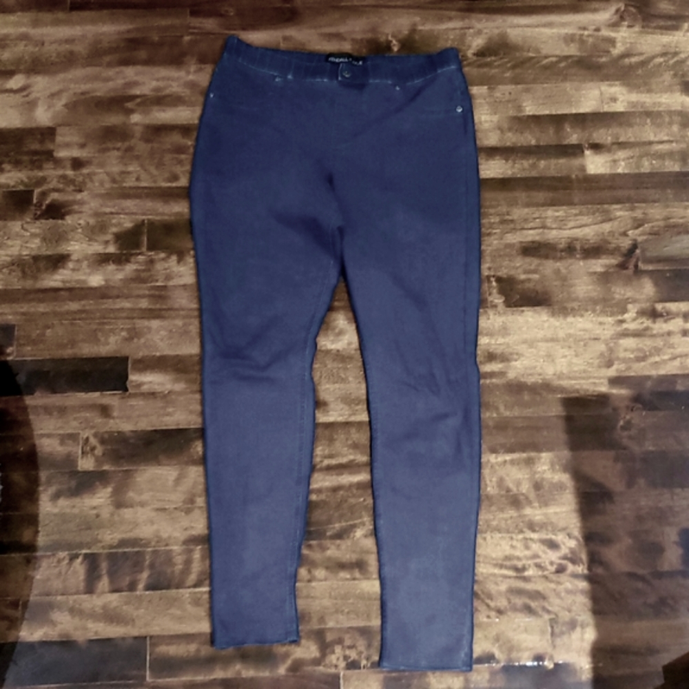 Women's Kendall and Kylie Blue denim jeggings